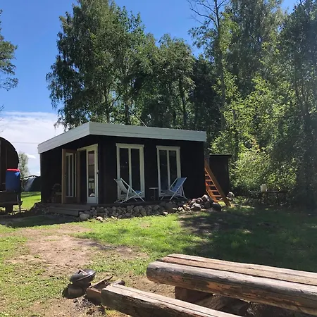 Saare-toominga House Kamp alanı *