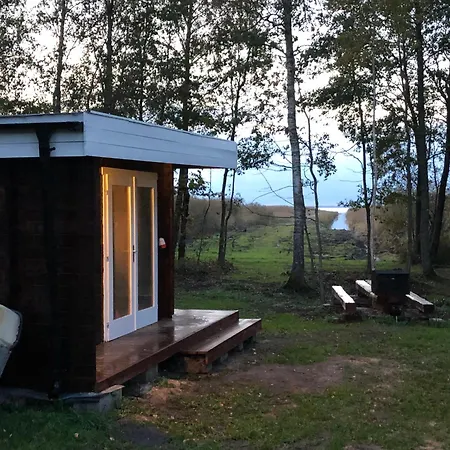 Saare-toominga House Kamp alanı *